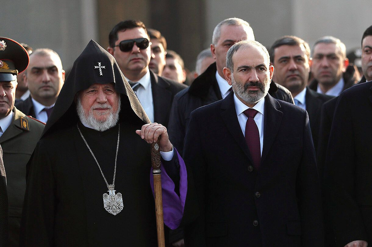 Ermənistanda Katolikos II Qareginin istefası tələbi ilə imza kampaniyasına başlanılıb