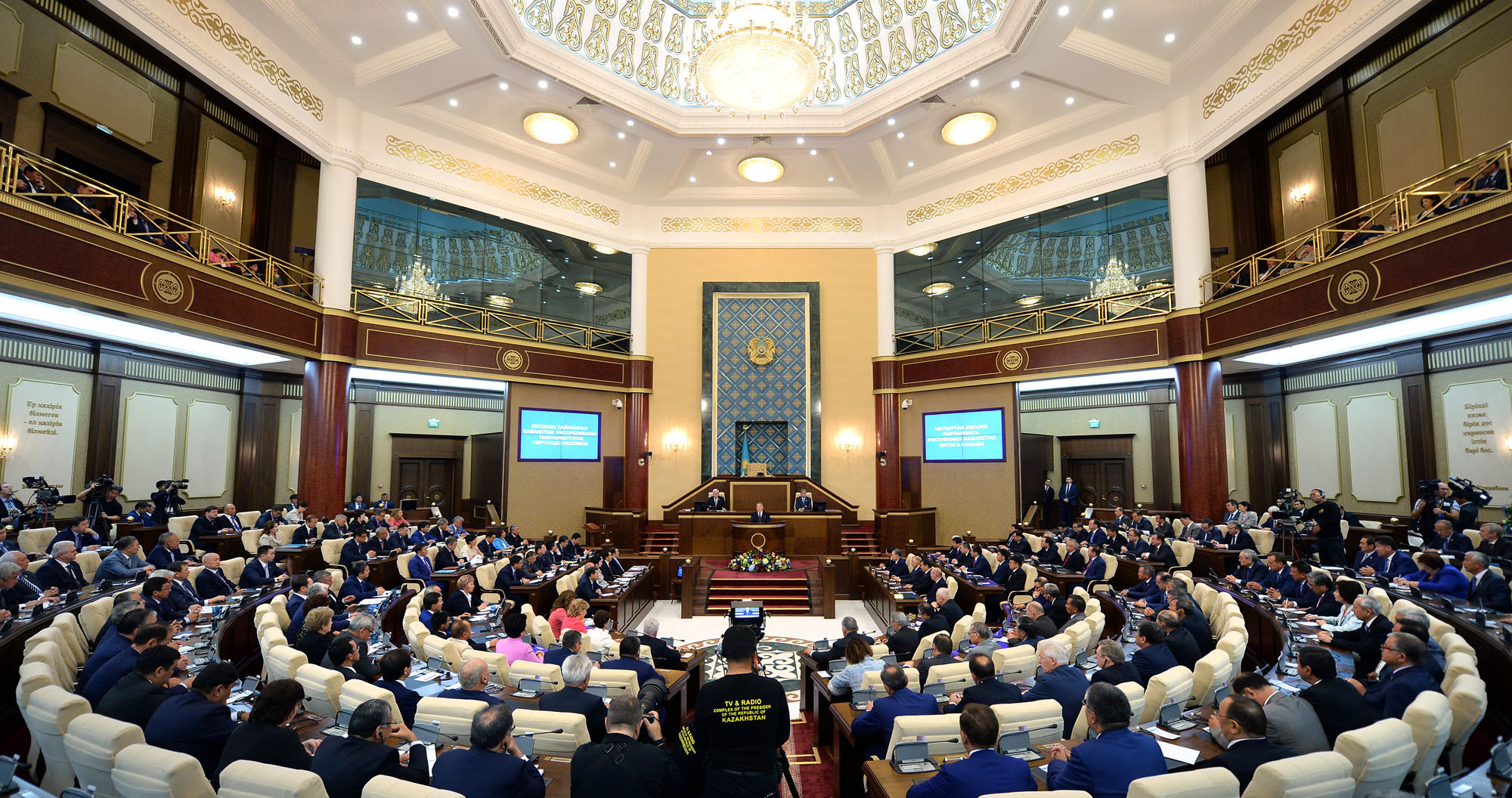 Qazaxıstan deputatı zərbə çağırışlarının araşdırılmasını tələb edib