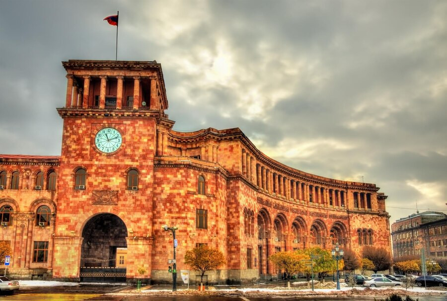 Ermənistanın "başı üzərindəki qara buludlar": İrəvan üçün təhdidlər var
