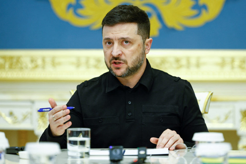 Zelenski: Ukrayna xaricdə seçkilərin keçirilməsi üçün infrastruktur yaradır