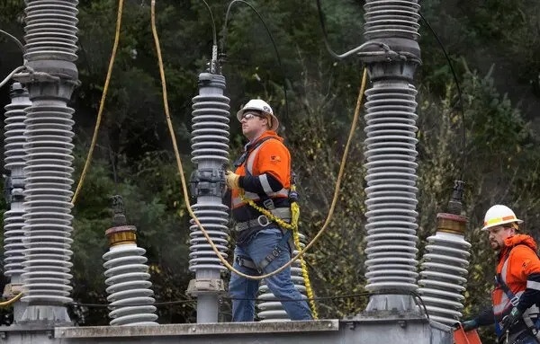 Dniproda işıq kəsintisi zamanı gərginlik: elektrikçilərə hücum edildi