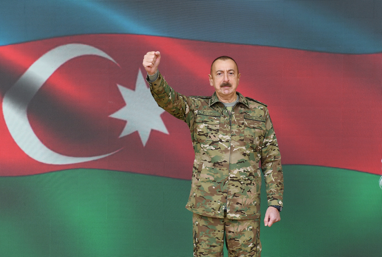 Tarixi missiyanı şərəflə yerinə yetirən qətiyyətli Sərkərdə, Müzəffər Ali Baş Komandan!