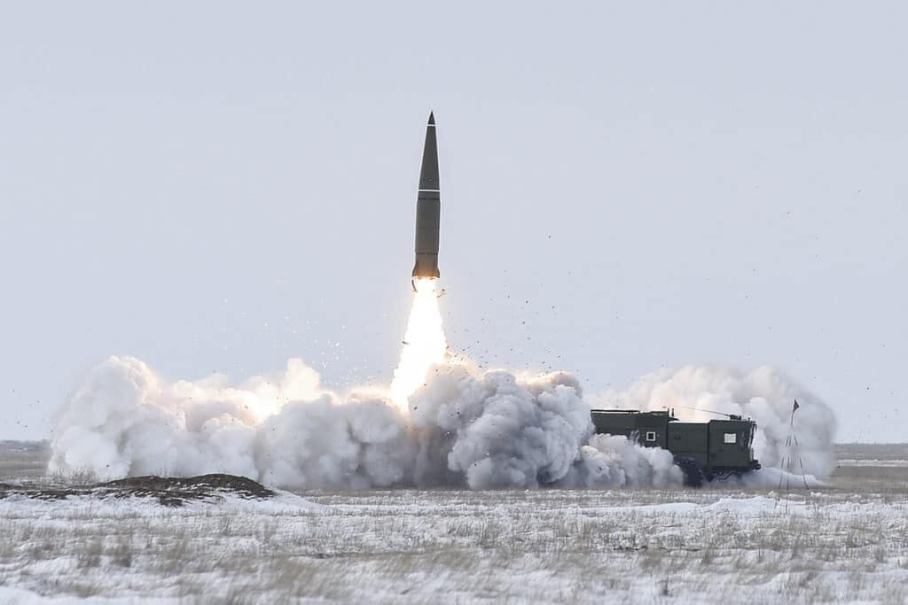 Rusiya ilk dəfə “İskander-M” raketini 800 km məsafəyə atəşləyib