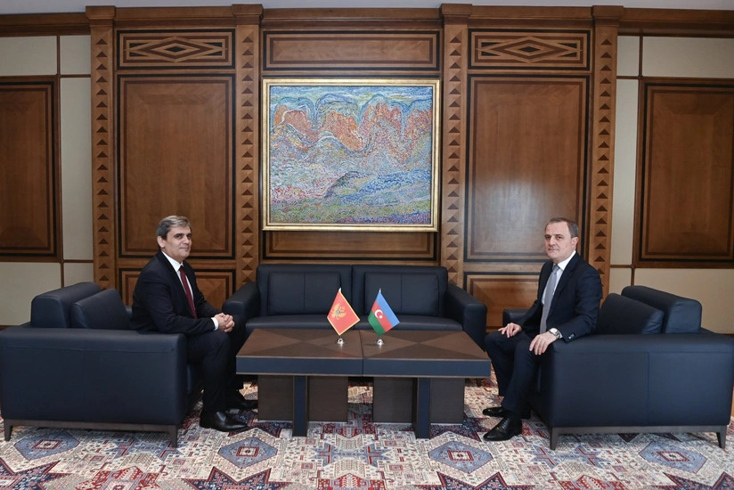 Ceyhun Bayramov monteneqrolu həmkarı ilə ikitərəfli görüş keçirir -