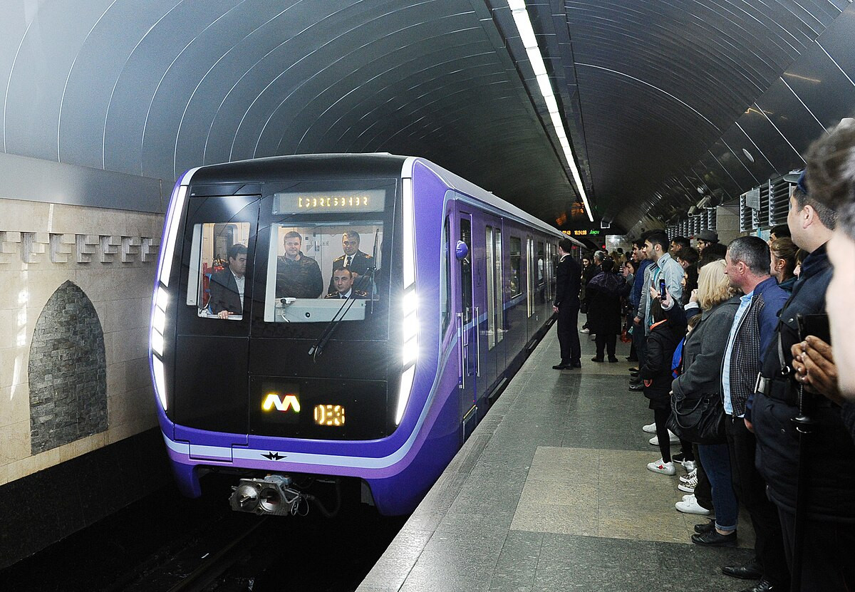 Metronun "İçərişəhər" stansiyasında dönmə kamerası inşa edilir