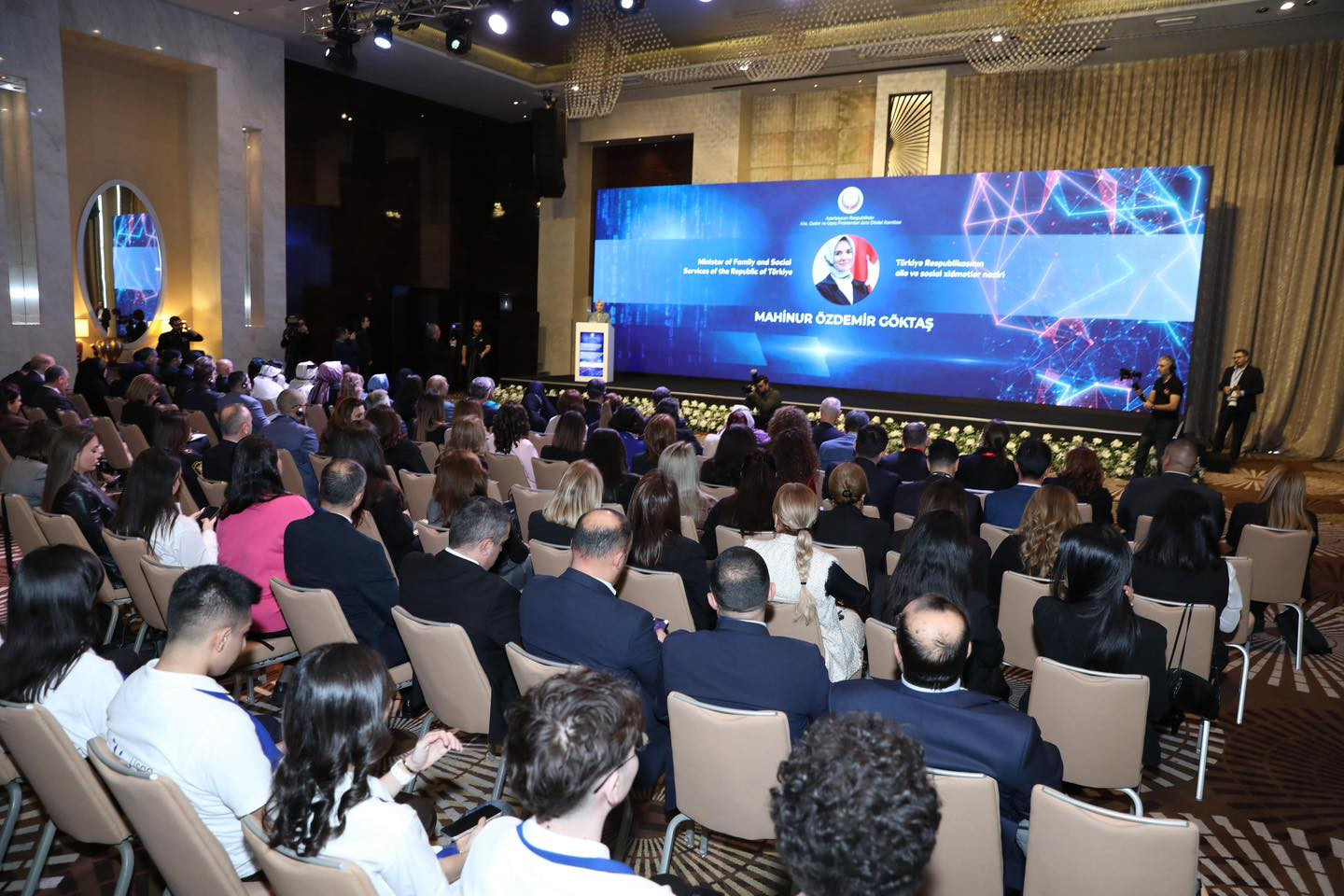 Nazir müavini rəqəmsal mühitdə uşaqların müdafiəsinə həsr olunmuş beynəlxalq konfransın açılış mərasimində iştirak edib