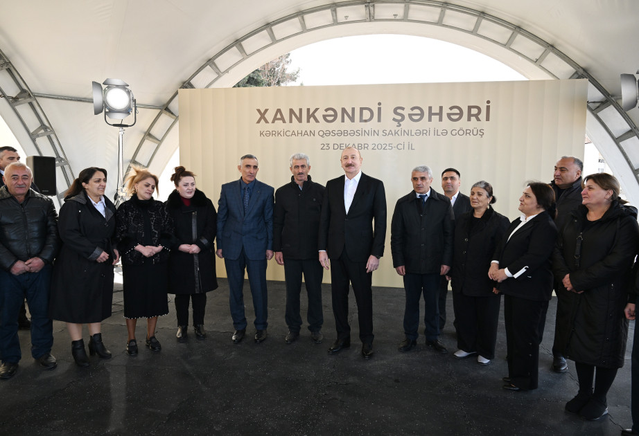 Prezident İlham Əliyev Kərkicahan qəsəbəsində buraya köçən sakinlərlə görüşüb -