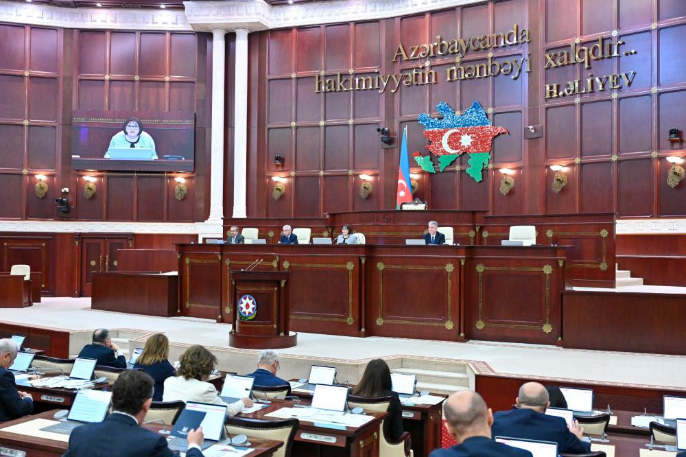 Milli Məclis hakimlərlə bağlı dəyişiklikləri təsdiqləyib