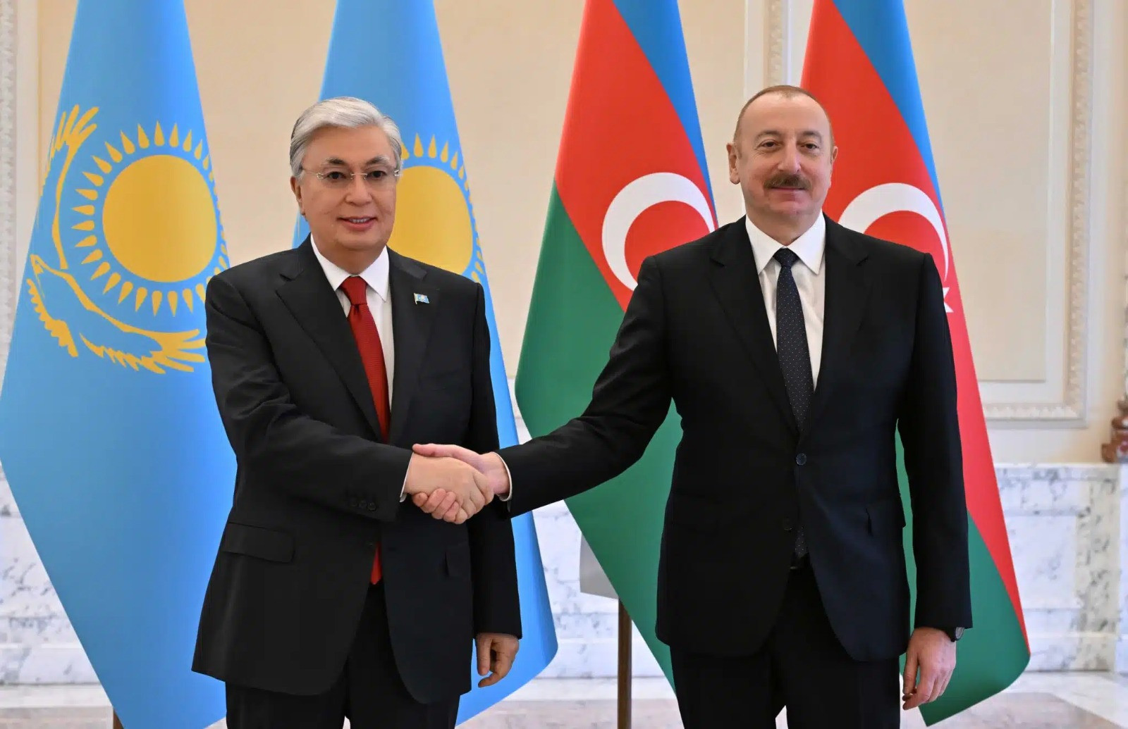 Kasım-Jomart Tokayev İlham Əliyevi təbrik edib