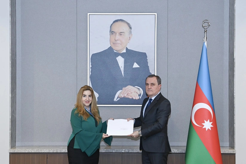 Ceyhun Bayramov Yunanıstanın yeni səfirinin etimadnaməsinin surətini qəbul edib