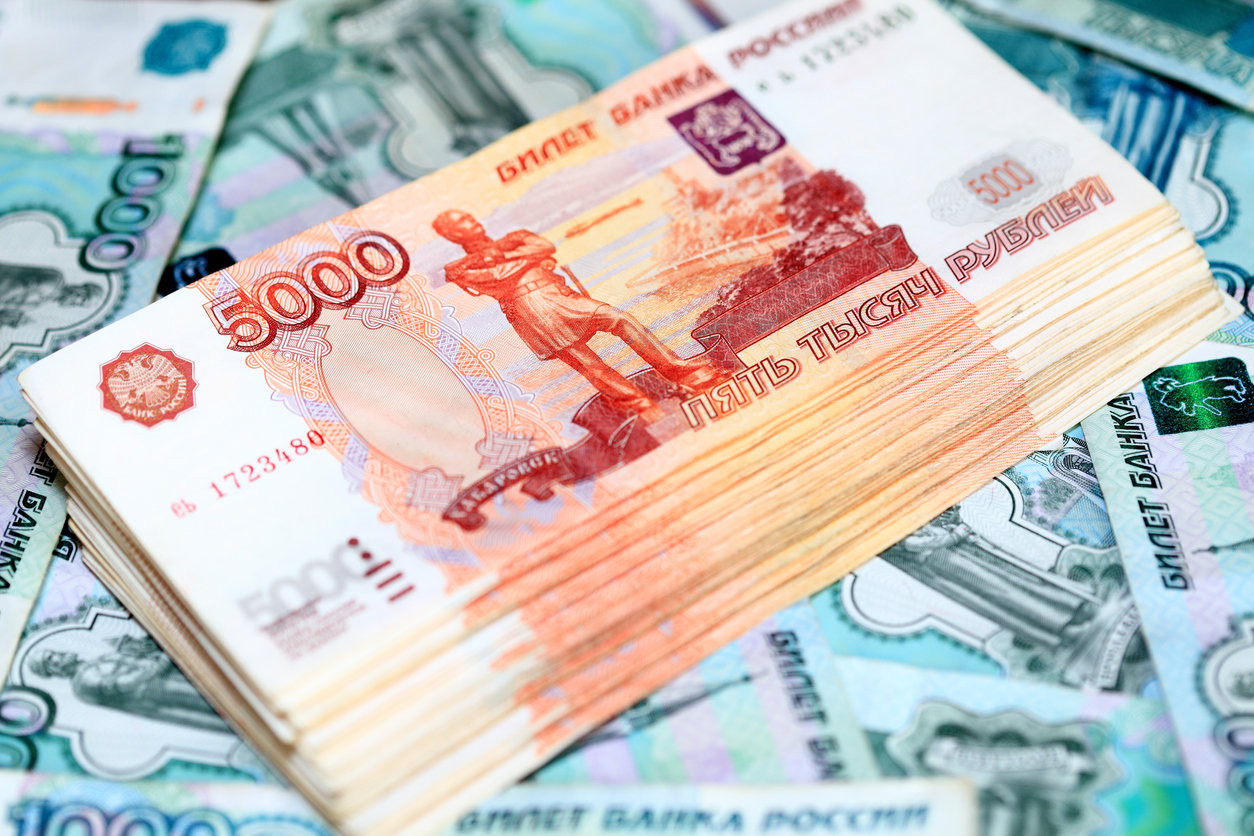 Rubl 2025-ci ilin ən gəlirli valyutaları sırasında yer alıb