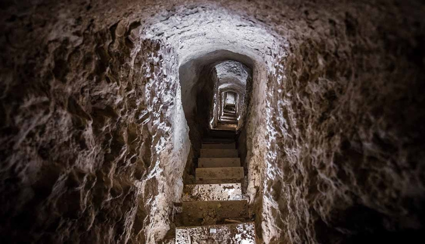 Xameneyinin iqamətgahından üç kilometr aralıda 12 gizli çıxışı olan tunel aşkar edildi