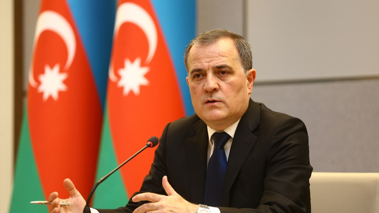 Rusiyanın AZAL təyyarəsinin zədələnməsi ilə bağlı təqdim etdiyi məlumatlar Azərbaycanı təəccübləndirib -