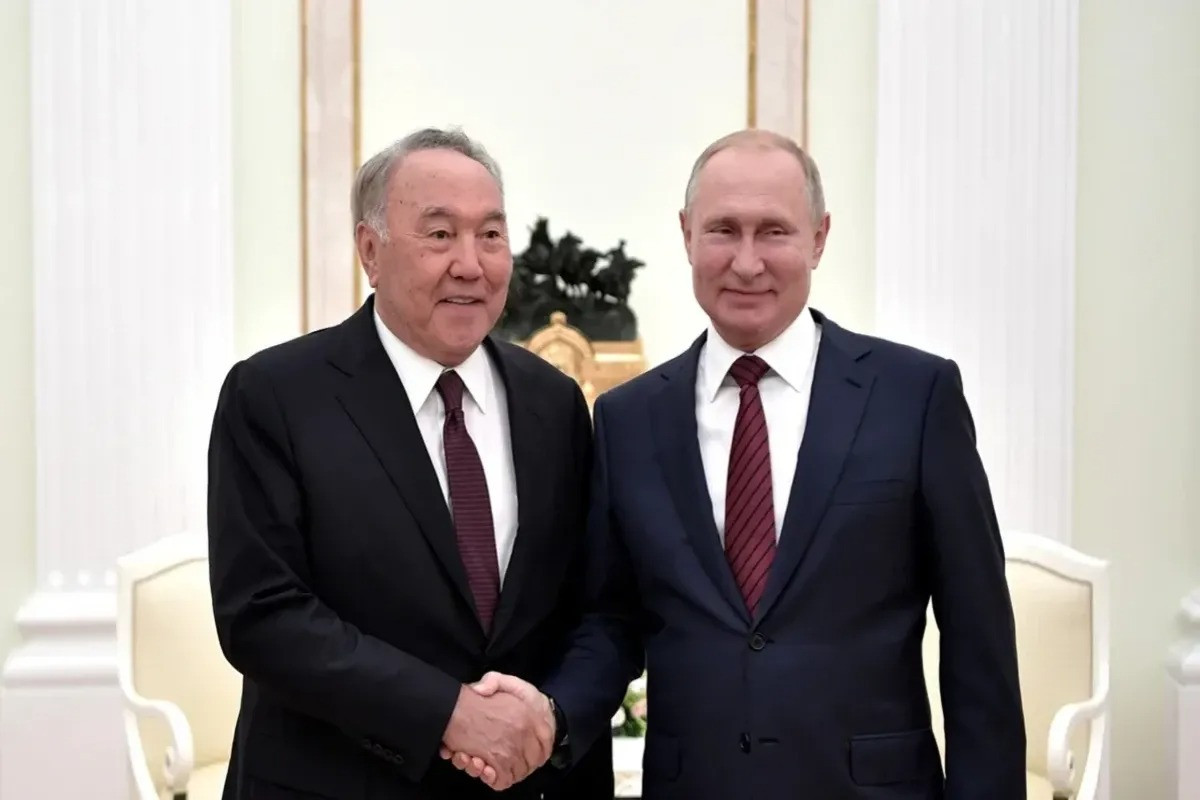 Putin Kremldə Nursultan Nazarbayevlə görüşüb