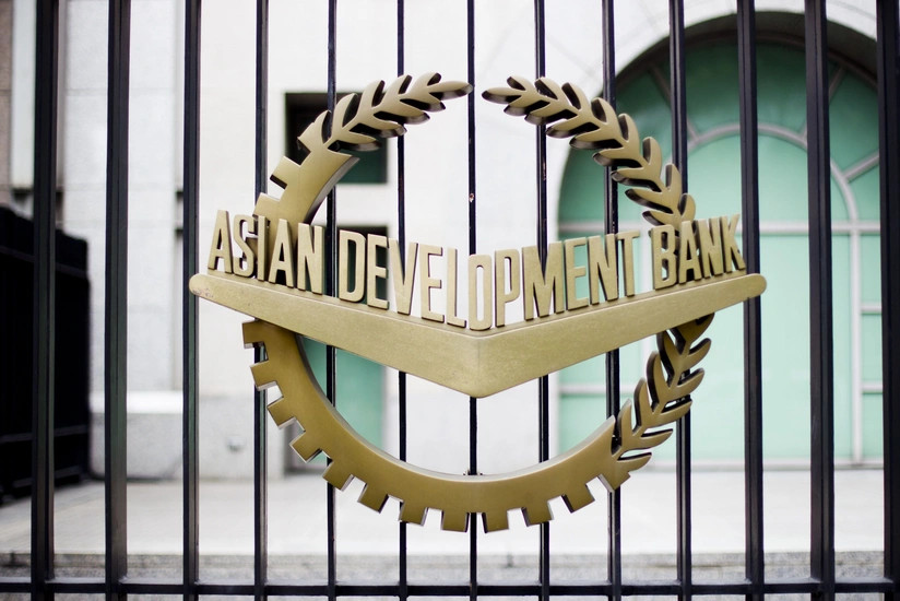 ADB Azərbaycanı CAREC-də fintexin inkişafı sahəsində liderlərdən biri adlandırıb