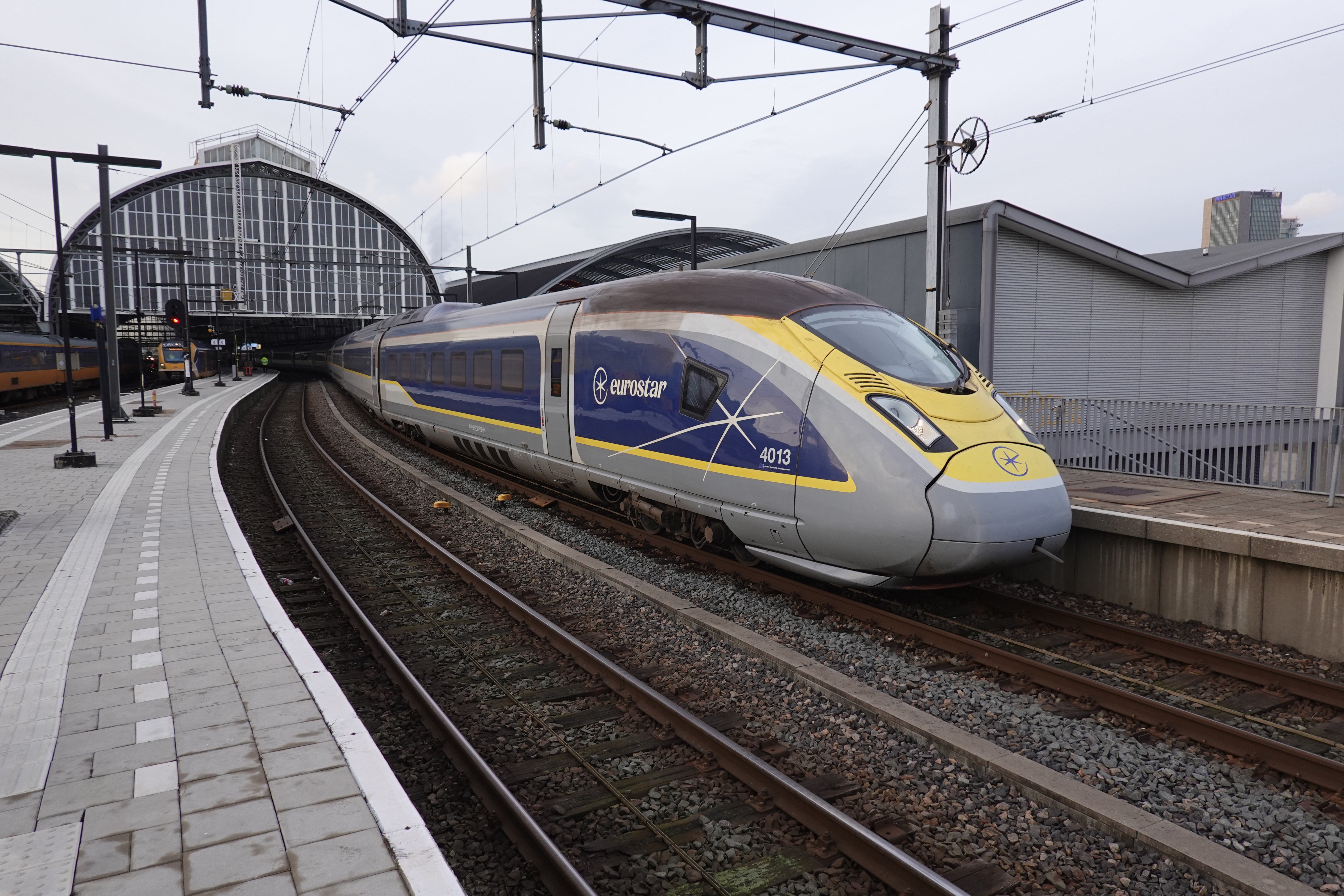 Elektrik kəsilməsi Avropa dəmir yolunu iflic etdi: Eurostar qatarları ləğv olundu