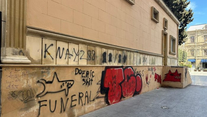 ️Nizami Kino Mərkəzinin divarlarına qraffiti çəkən şəxslərin kimliyi məlum olub