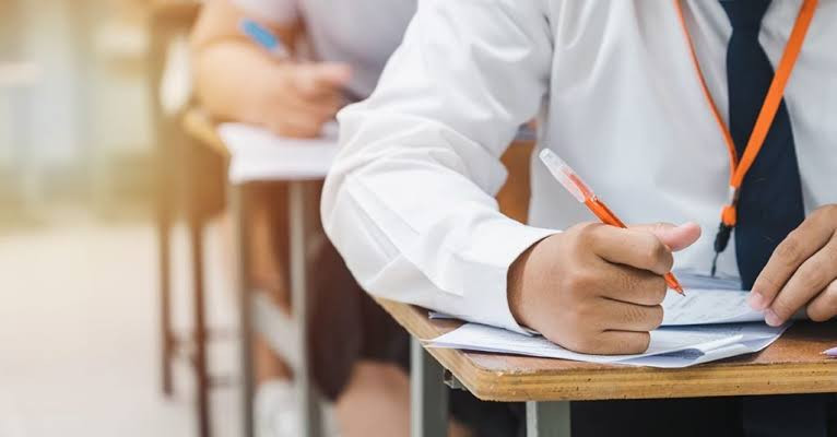 Dövlət qulluğuna qəbul üzrə növbəti test imtahanı keçirilir