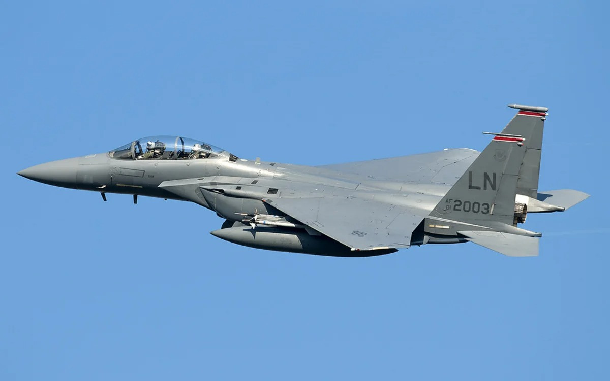 F-15 qırıcı təyyarəsinin ikinci ekipaj üzvü Küveytə çatdırılıb