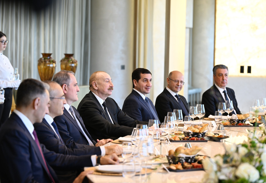 Azərbaycan Prezidentinin şərəfinə lanç verilib
