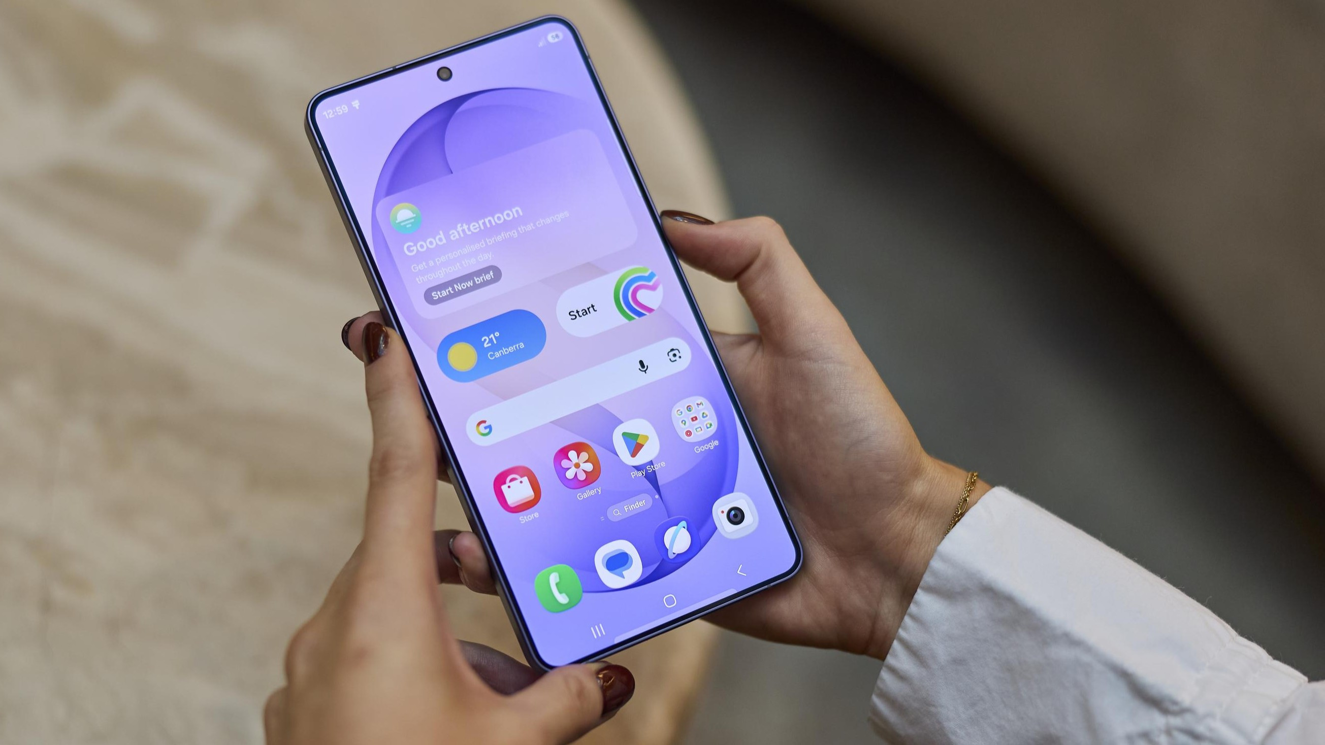 İstifadəçilər narazıdır: Samsung Galaxy S26 Ultra kabroya baxmayaraq zədə aldı