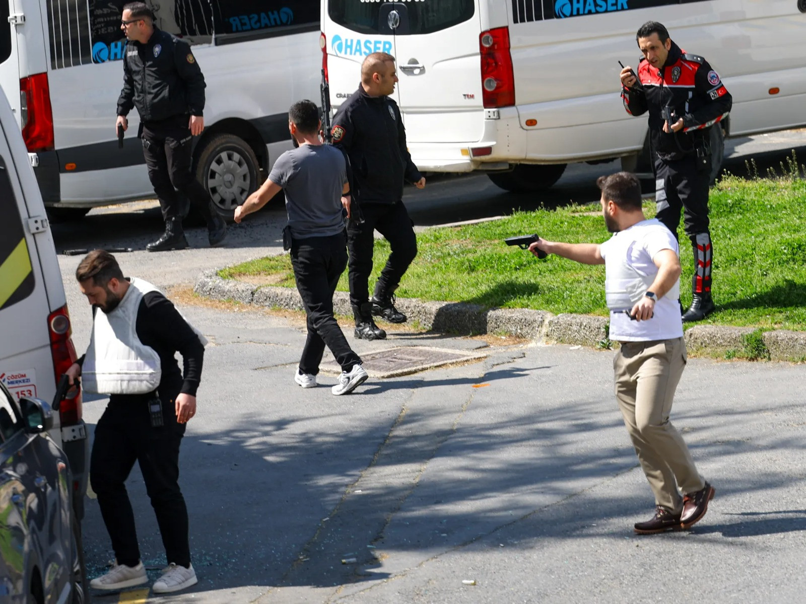 İstanbulda İsrail konsulluğu yaxınlığında silahlı insident: