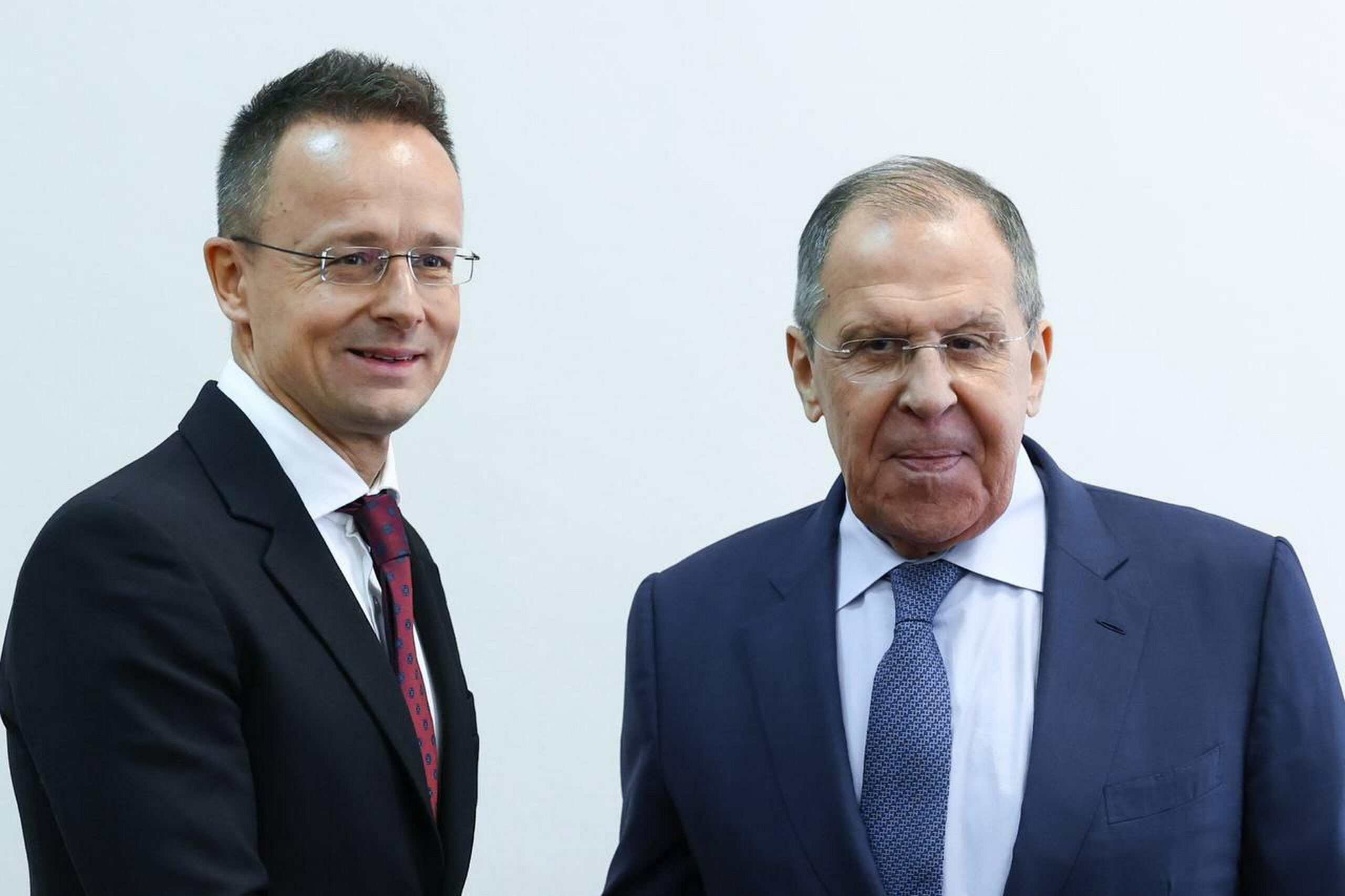 Lavrov macarıstanlı həmkarını Ukraynanın Aİ-yə inteqrasiyasına mane olmağa çağırıb