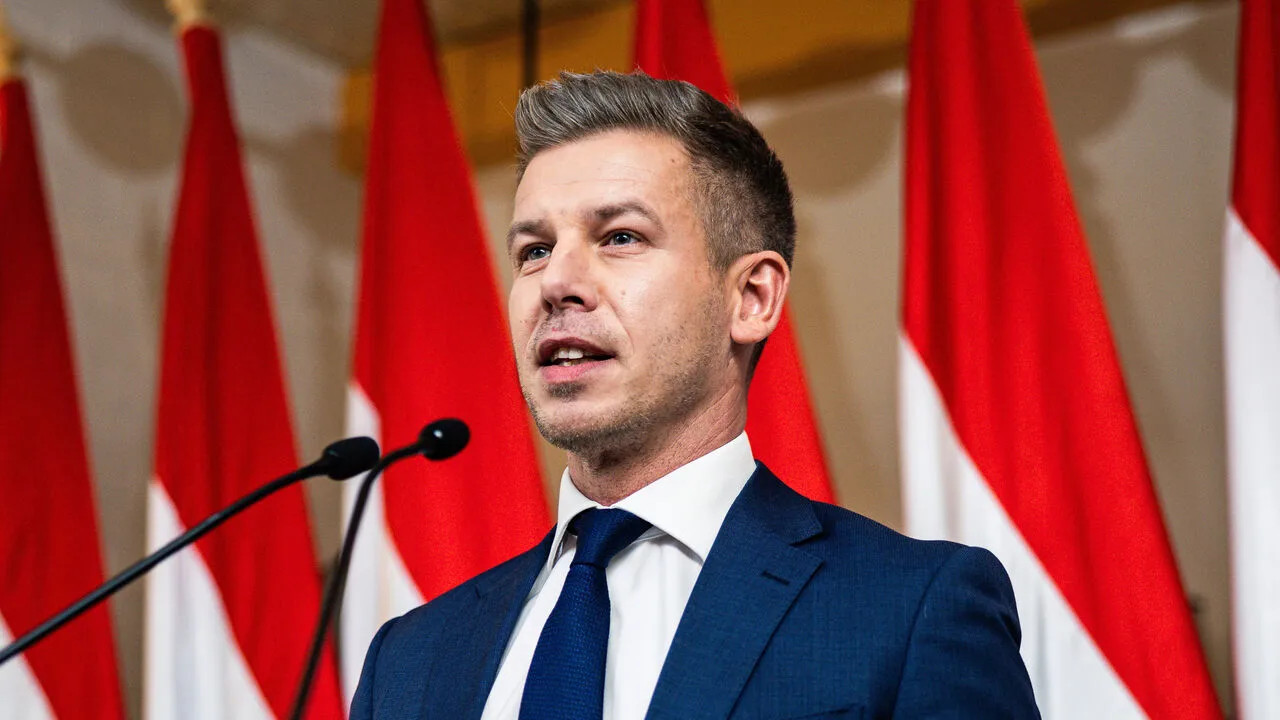Magyar Orbanı lağa qoydu: Beşölçülü şahmat oynayırdı