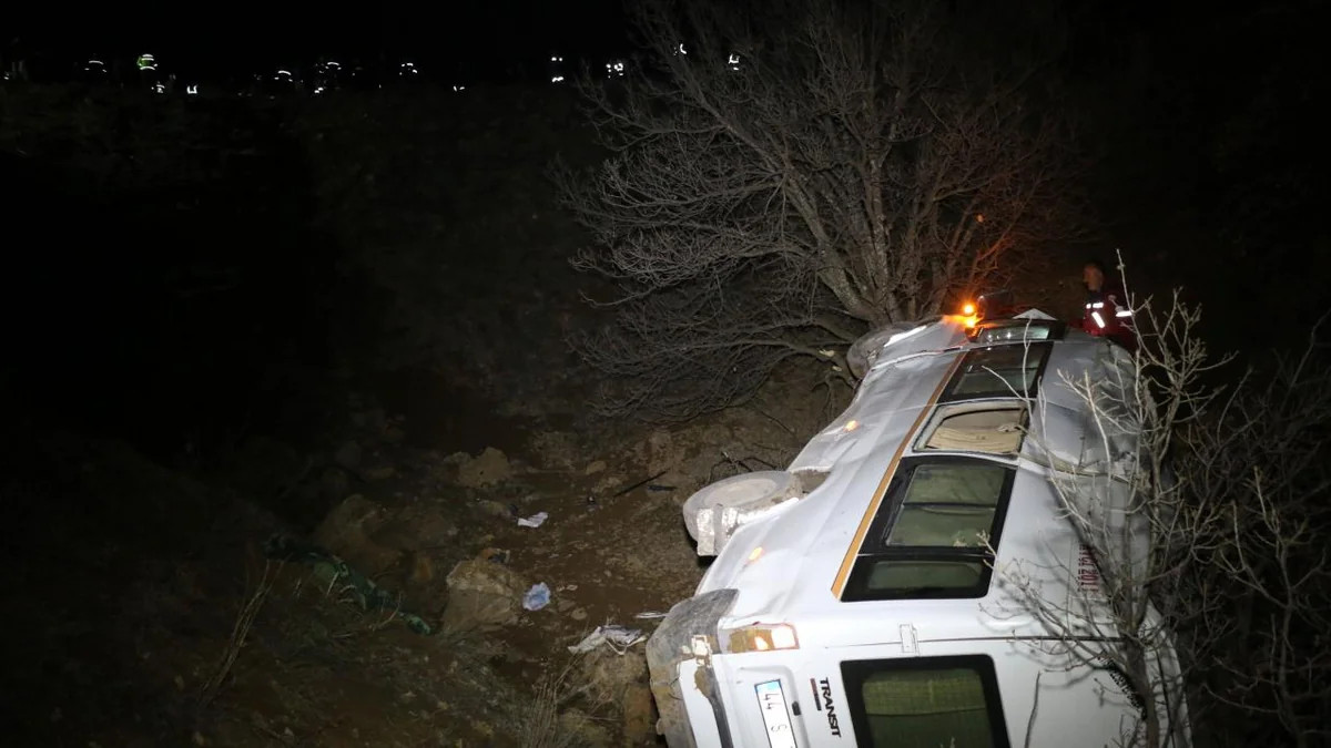 Malatyada  mikroavtobus aşıb: