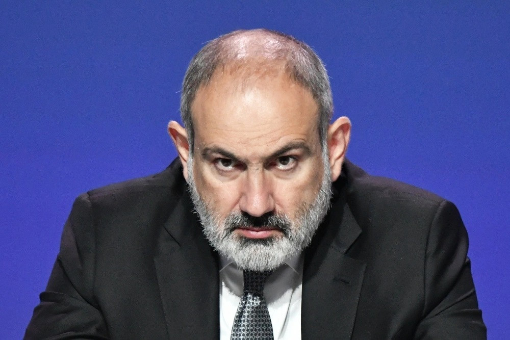 Erməni hüquqşünasdan Paşinyana cavab: Konstitusiya bəhanə deyil