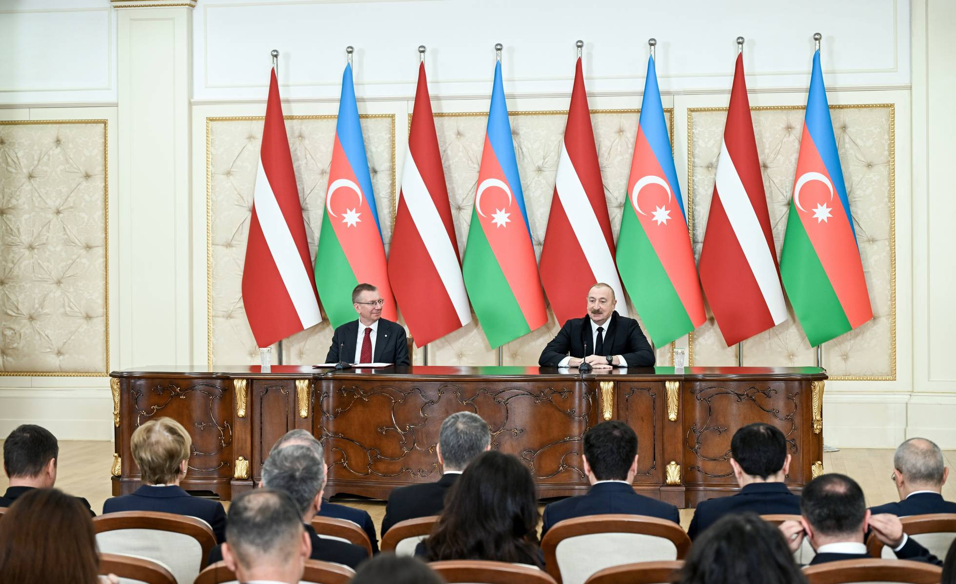 Azərbaycan və Latviya prezidentləri mətbuata bəyanatlarla çıxış ediblər -