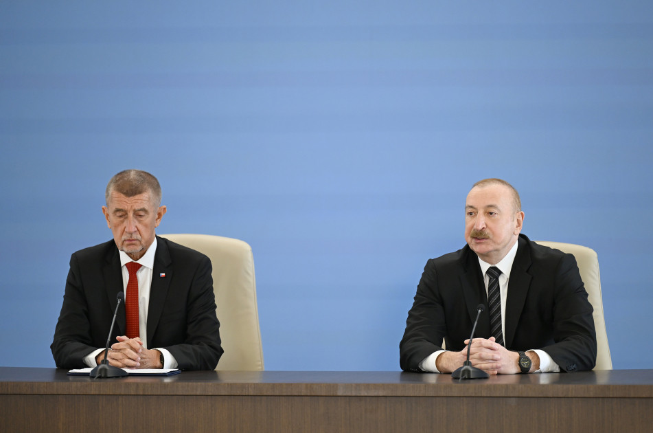 Prezident: Biz Azərbaycanda böyük potensialı olan bərpaolunan enerji sahəsini fəal şəkildə inkişaf etdiririk