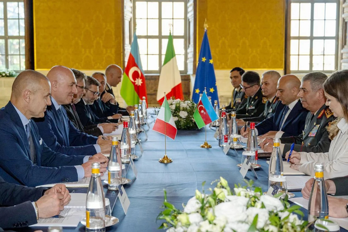 Zakir Həsənov italiyalı həmkarı ilə Qafqazda sabitliyi müzakirə edib-