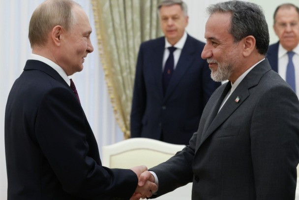 Putin: İran xalqı suverenliyi uğrunda mübarizə aparır