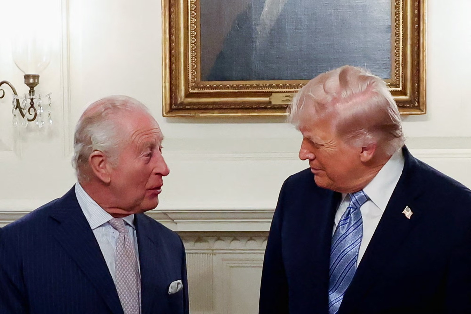 Tramp Putindən danışdı, Kral Çarlz mövzunu dəyişdi