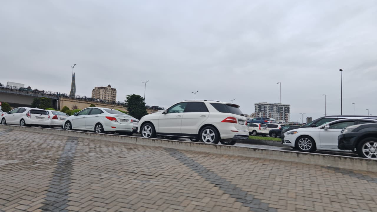 Bakının əsas yollarında ciddi tıxac müşahidə olunur - Sürücülərin DİQQƏTİNƏ