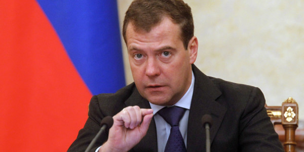 Medvedev Paşinyanı sərt tənqid edib