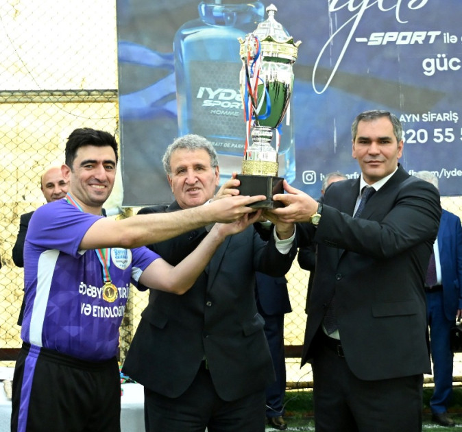 AMEA-da Ümummilli Liderin anadan olmasının 103-cü ildönümünə həsr edilmiş minifutbol turniri başa çatıb