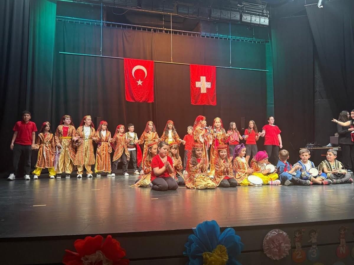 Bazeldə milli rəqslərimiz zövq oxşayıb