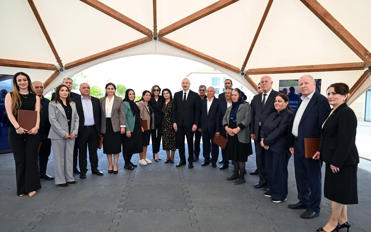 Prezident və birinci xanım Cəbrayıl rayonunun Şükürbəyli kəndinə köçən sakinlərlə görüşüblər-