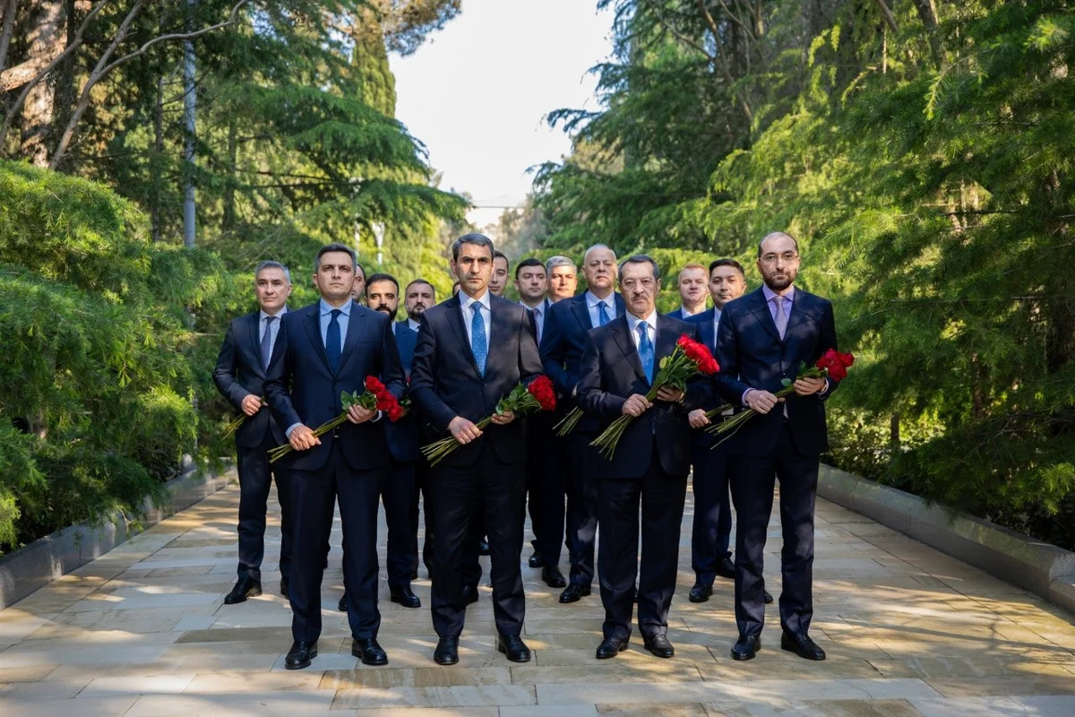 ADY Ümummilli Lider Heydər Əliyevin məzarını ziyarət edib