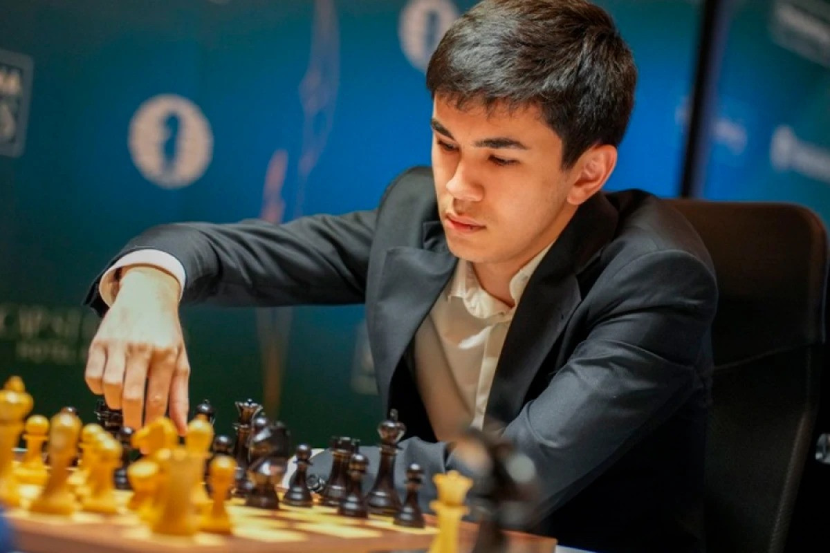 Sindarov Qukeşə qarşı blitsdə iki qələbə qazanıb
