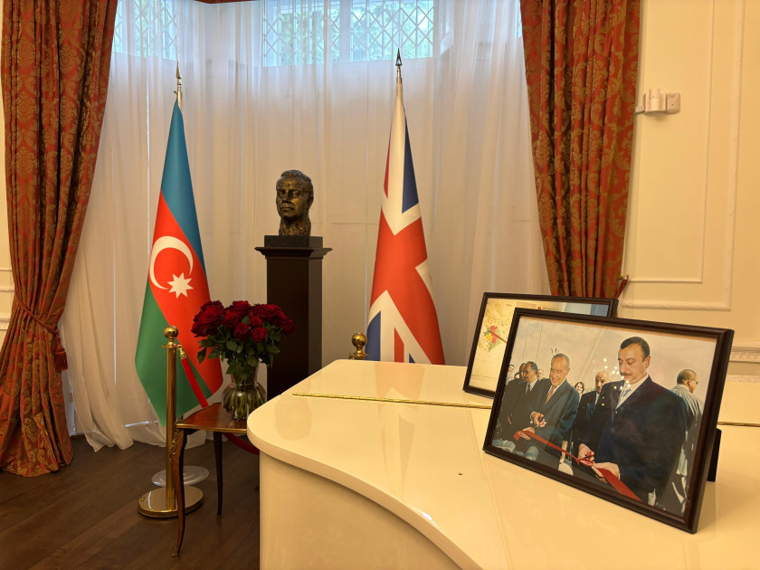 Londonda Ulu Öndər Heydər Əliyevin anadan olmasının 103-cü ildönümü münasibətilə tədbir keçirilib
