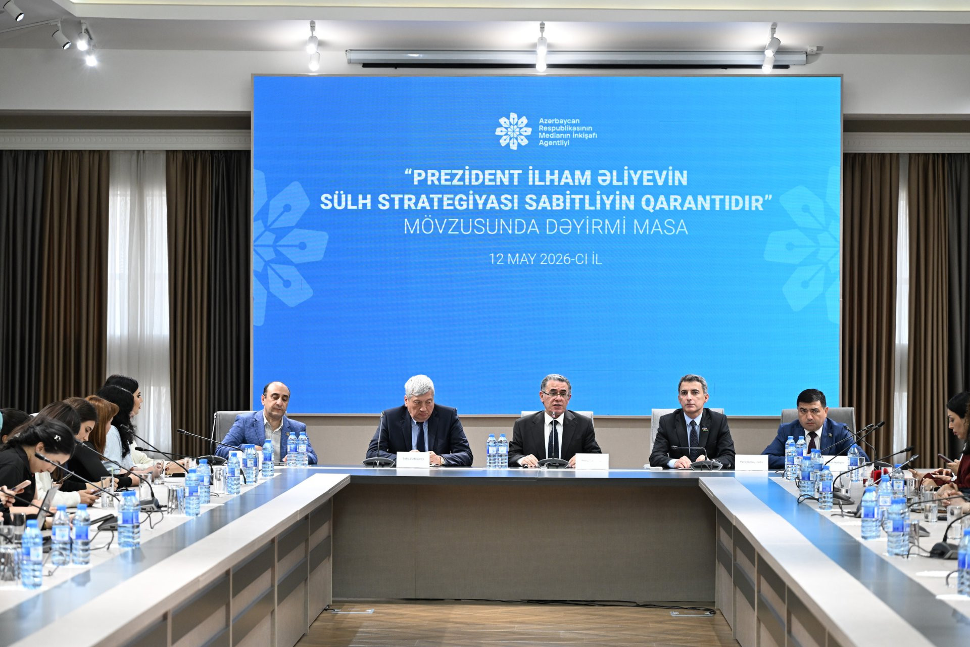 İlham Əliyevin sülh strategiyasına həsr olunan dəyirmi masa keçirilib