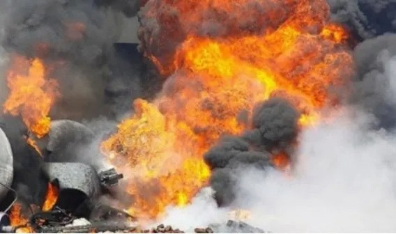 Pakistanda bazarda partlayış baş verib