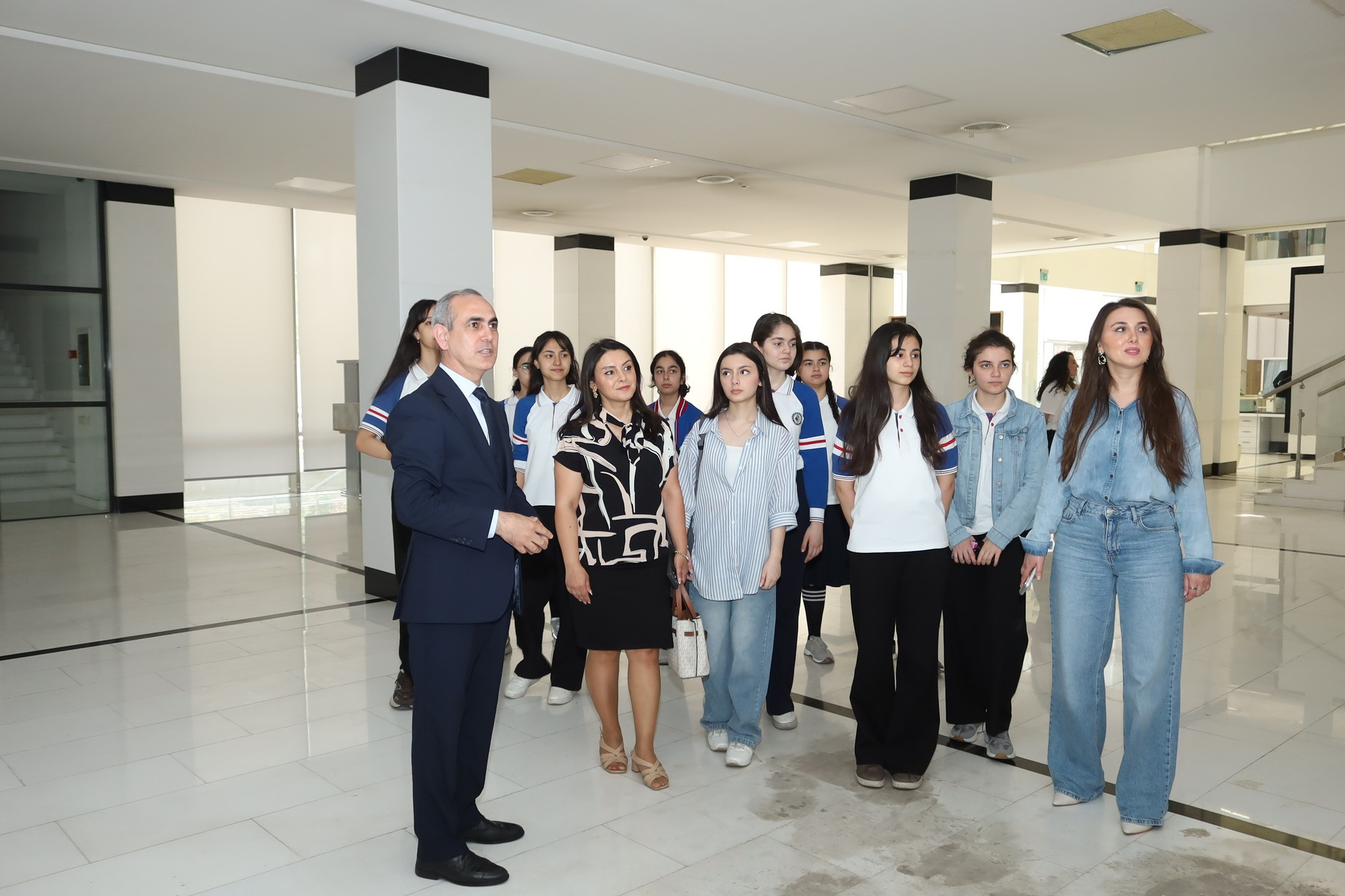 Respublika liseyinin şagirdləri Mərkəzi Elmi Kitabxanada olublar