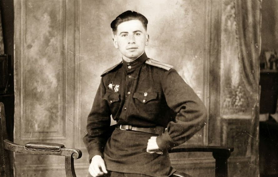 Berlində qələbə bayrağını qaldıran azərbaycanlı zabit