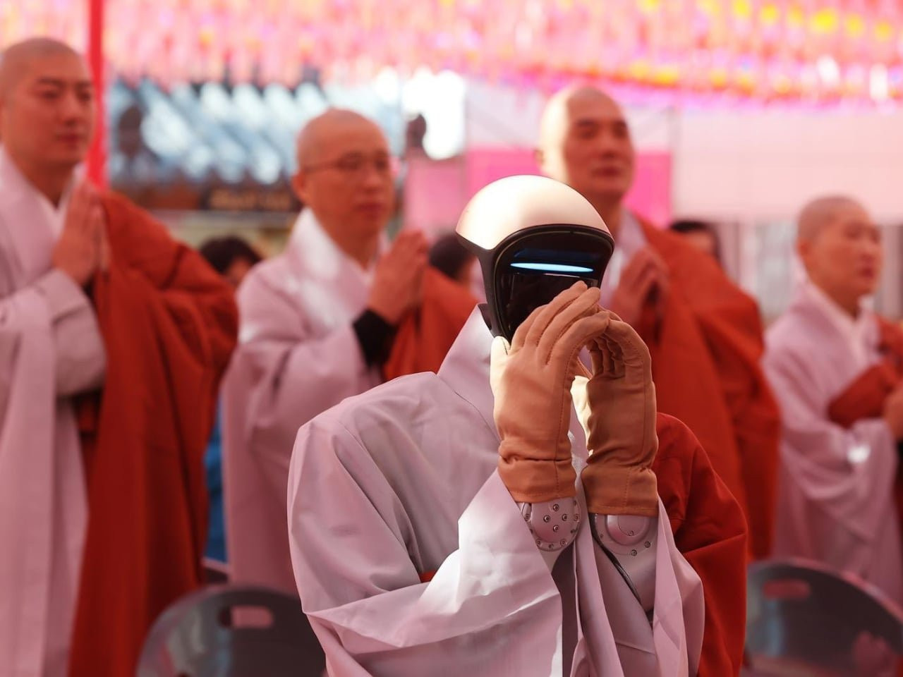 Robotların fəaliyyəti dinə də sirayət edir: Bu, nə qədər yaxşıdır?