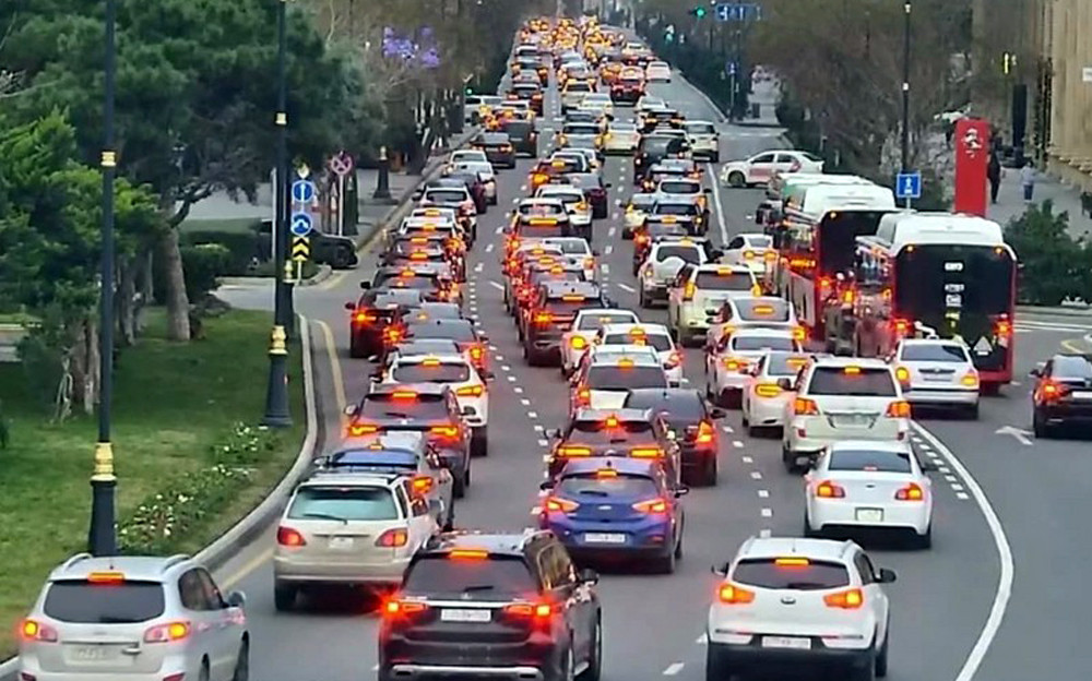 Bu yollarda tıxac var -
