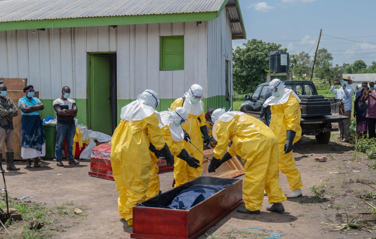 Koronavirus, Hantavirus və Ebola: Dünyanı daimi bioloji müharibəyə kim çəkir?